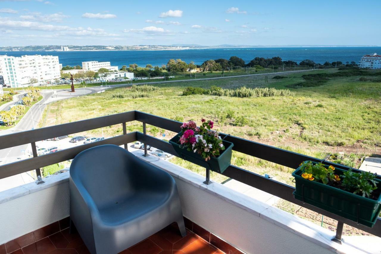 Window To The Sea Apartment Oeiras Exterior photo